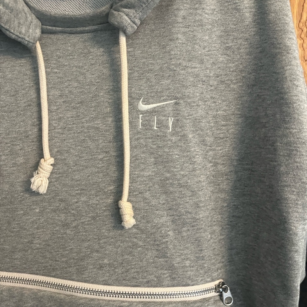 Nike Fly Women's Dri-Fit Gray 3 Pocket Front Hoodie Size Medium - Picture 2 of 11
